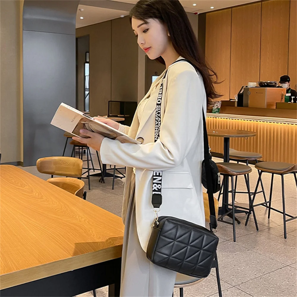 2024 New Time Simple and Atmosphere Triangle Diamond Embroidered Shoulder Strap Letter Printing Crossbody Mother Bag Camera Bag