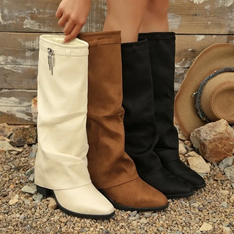 Botas de tacón alto arrugadas de moda para mujer, novedad invierno 2026, tacón grueso, talla grande, botas de pantalón de caña alta estilo británico para mujer
