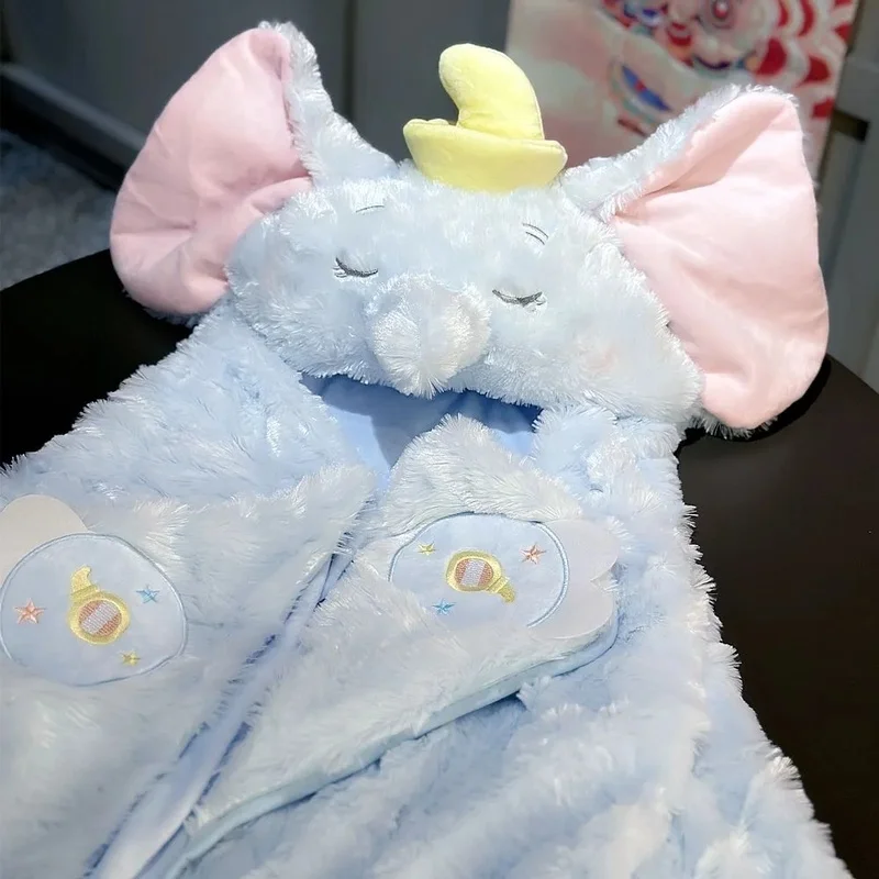かわいい漫画ダンボ柄フード付きマント 3-in-1 ソフトポリエステルショールブランケット U字型枕 暖かい寮 オフィス 昼寝用エアコンブランケット 全ての方へのギフト