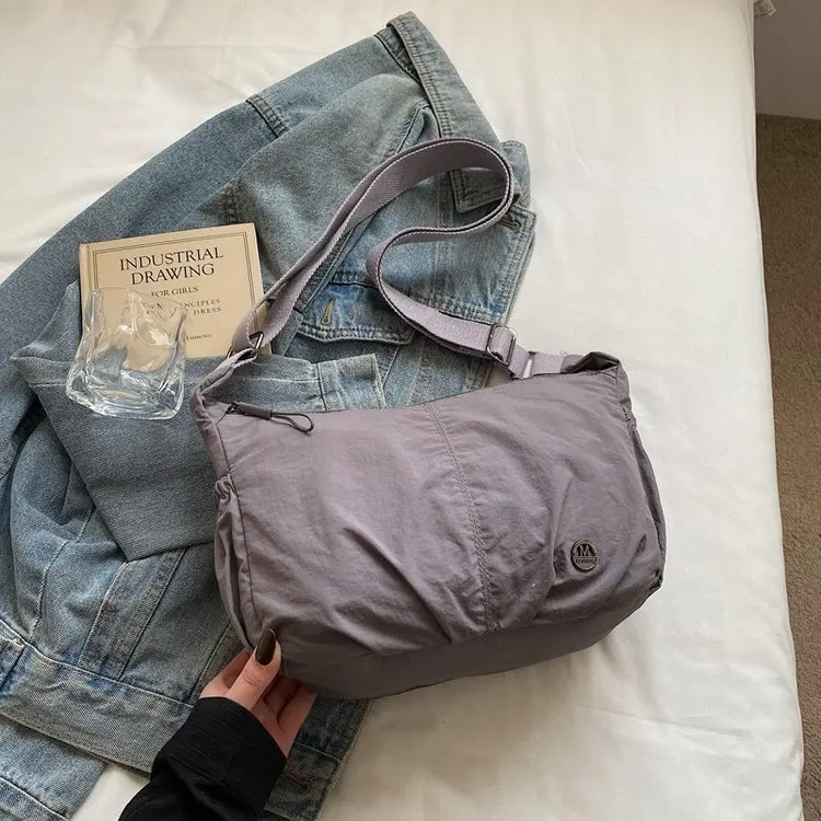 bolsa-casual-versatil-de-ande-capacidade-leve-para-esportes-em-forma-de-dumpling-bolsa-de-moda-fena-para-uso-diario