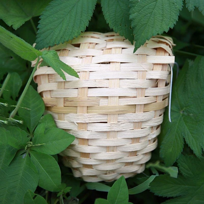 F92B Small Bird Nest with Metal Hook Hand-Woven Bird Eco-friendly Natural Bamboo