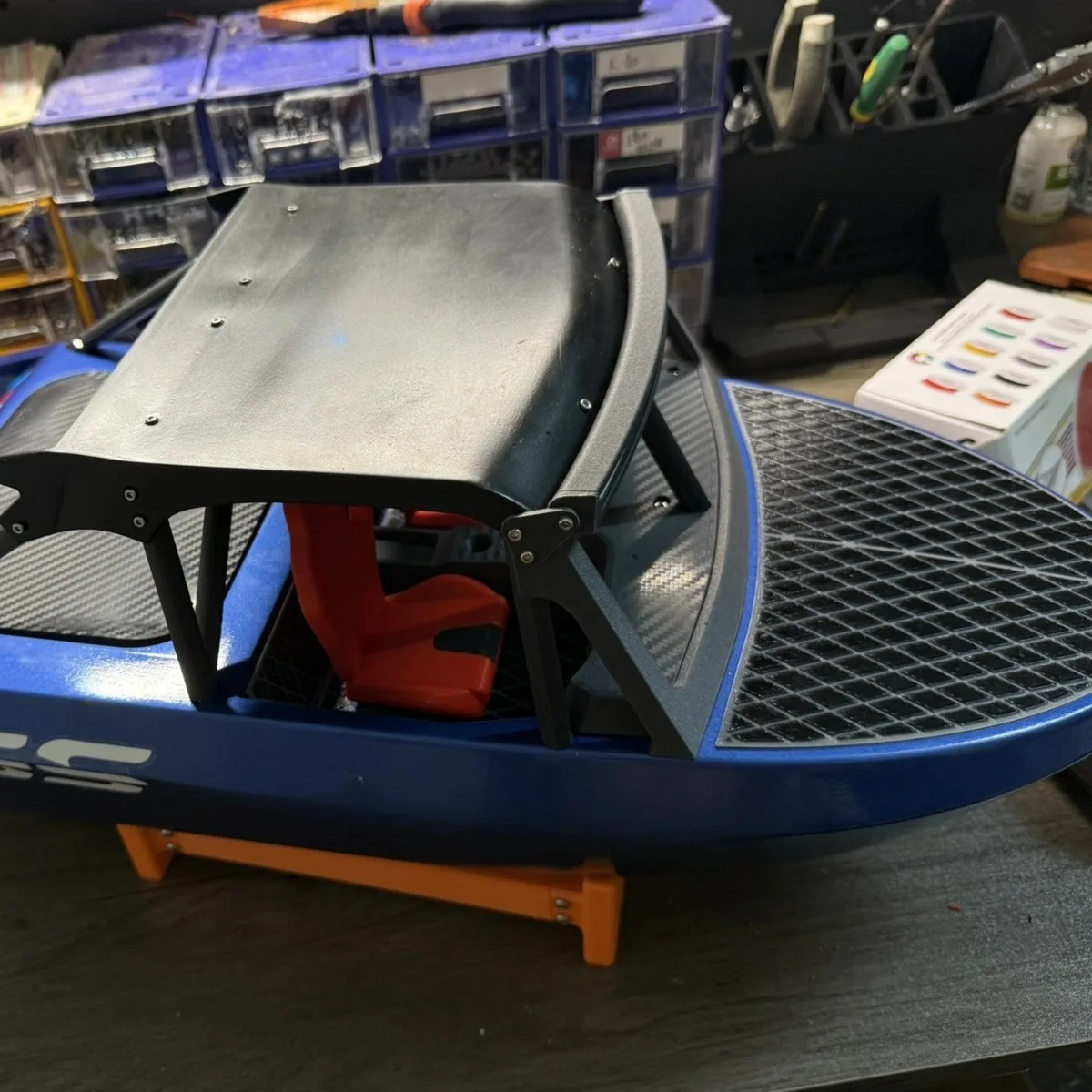 1/6 RC Boot 58,4 cm Simulierte Strahlpumpe Fernbedienung Schiffe Ausgestattet mit Aluminiumlegierung Klingen RC Schiffe Modell RTR Schiff Spielzeug