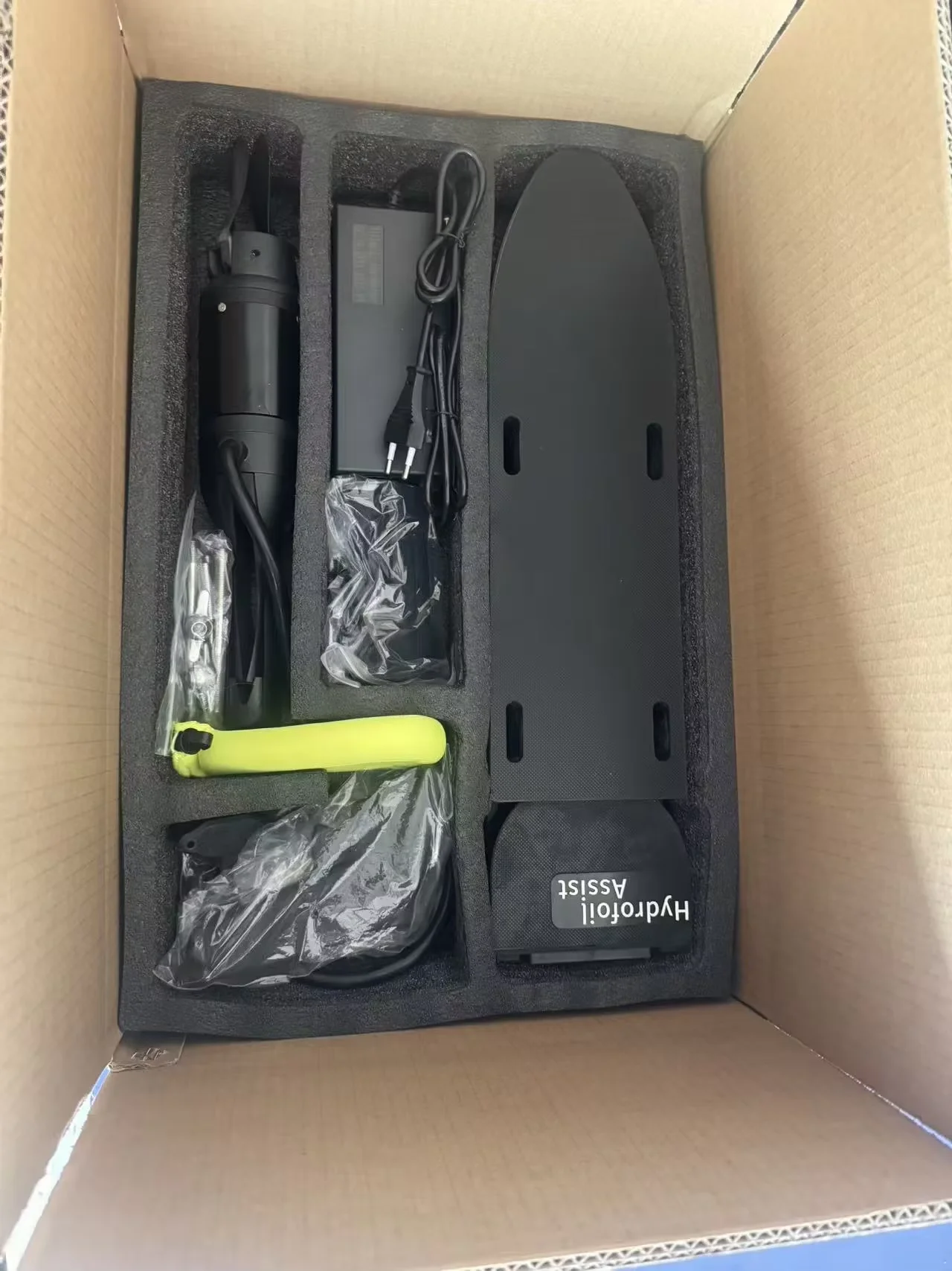 Efoil Electric Hydrofoil Surfboard - نظام دفع كهربائي بقوة 3000 واط