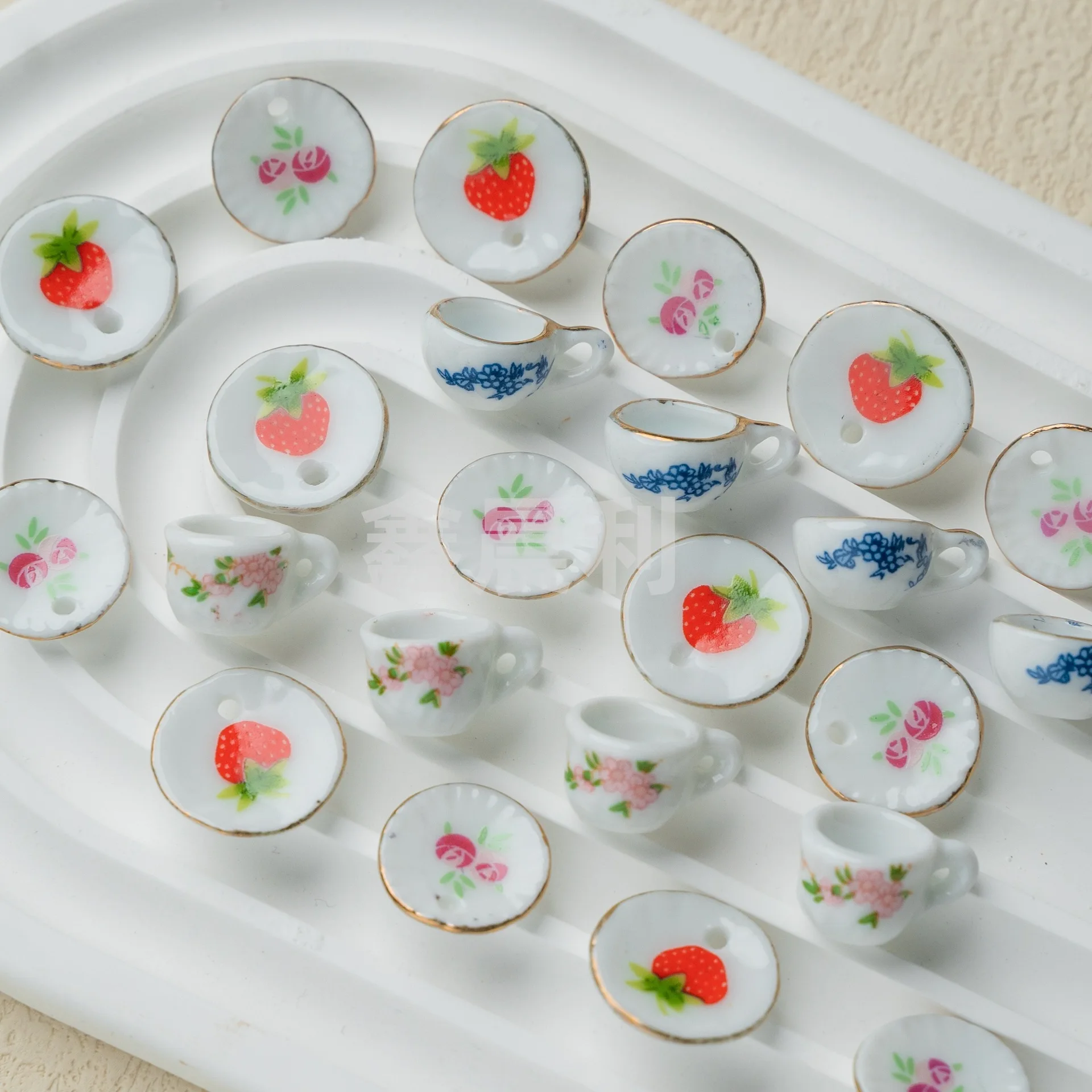 Z67 1pcs Mini Blue White Cute Ceramic Pattern Teacup Pendant Ceramic Charm Elegant Beads DIY Beads Bracelets Necklaces Material