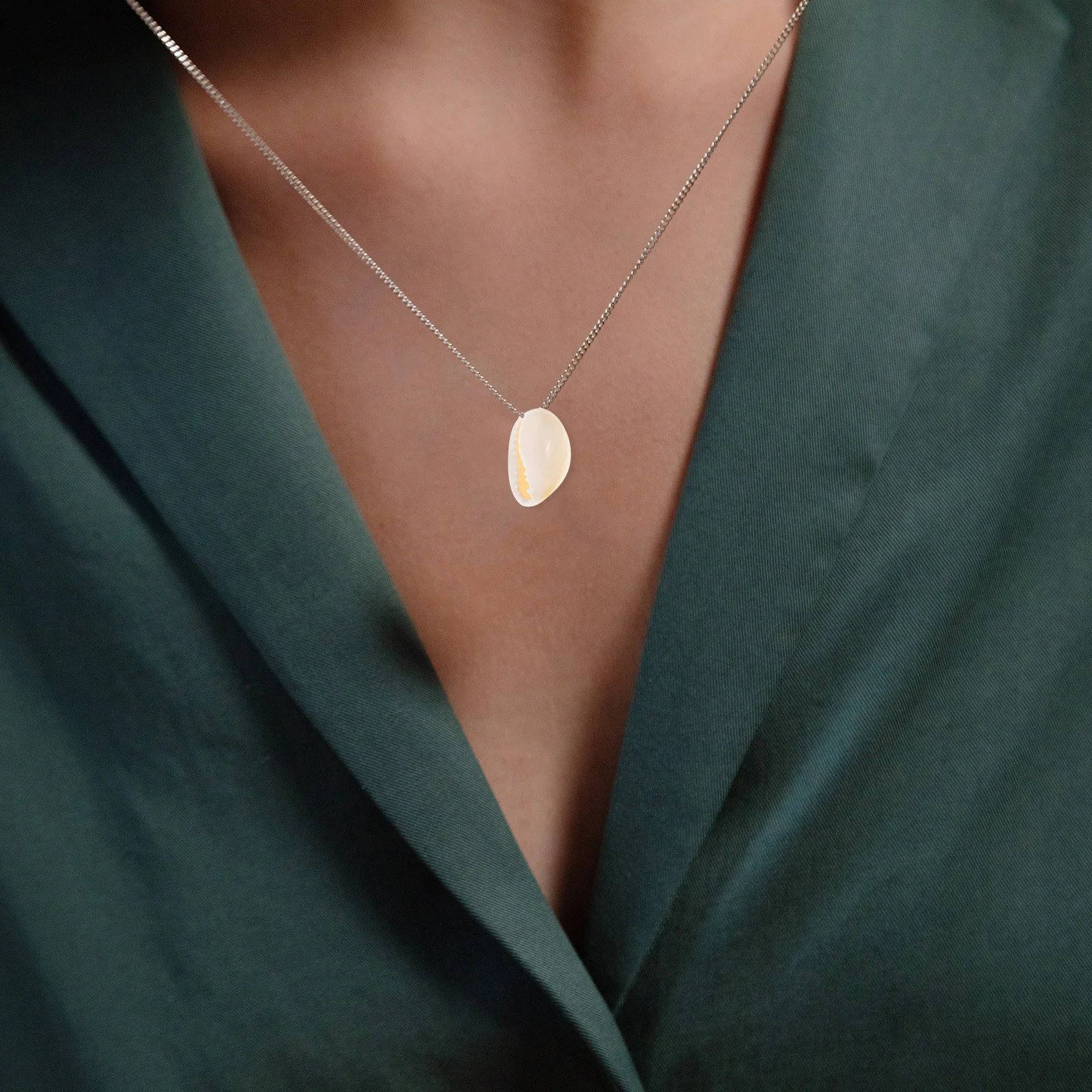 

100pcs Natural Conch Shell Pendants Ocean Charms For Diy Jewelry Making Bracelets Necklaces Earrings Craft Decor Sea Shells