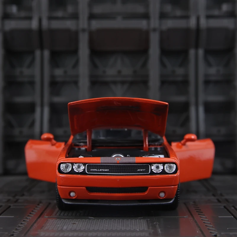 

Модель автомобиля Maisto 1:24 Dodge Challenger SRT8, имитация суперкара из сплава, для декора, с открывающимися дверями и капотом, богатая детализация