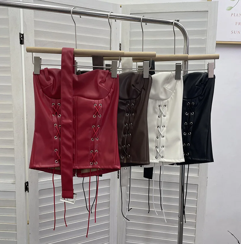 2026 Nuovo cinturino sexy con vita divisa Top a tubo Spice Girl Pu Fibbia in pelle Avvolgente sul petto senza maniche Top senza spalline per le donne