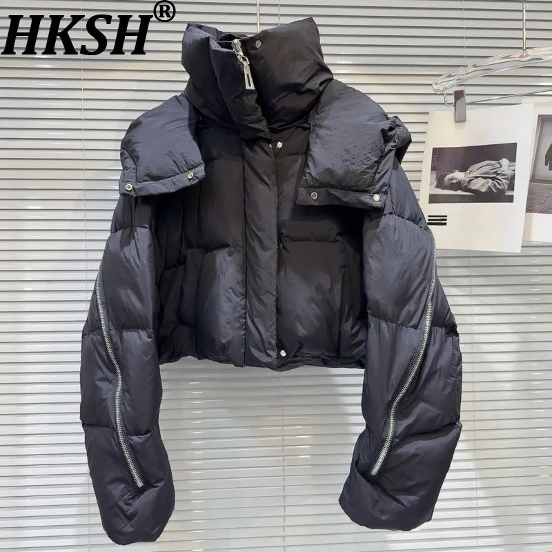 

HKSH 2025 Новое зимнее женское короткое пуховое пальто с капюшоном на молнии, нишевый дизайн, элегантный тренд, уличная толстая теплая куртка-пуховик HK16358
