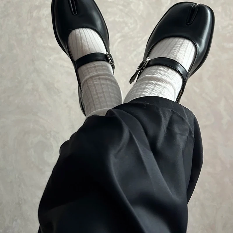 

IPPEUM Tabi Shoes Flats Split Toe Plus Size 44 Loafer Brown Shoes Black Leather Women Mary Janes Tabi Footwear