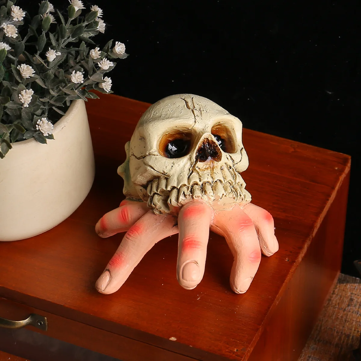 Halloween Skull Simulation Hand Sculpture Resin Crafts Ornaments Home Atmosphere Decorations Holiday Gifts