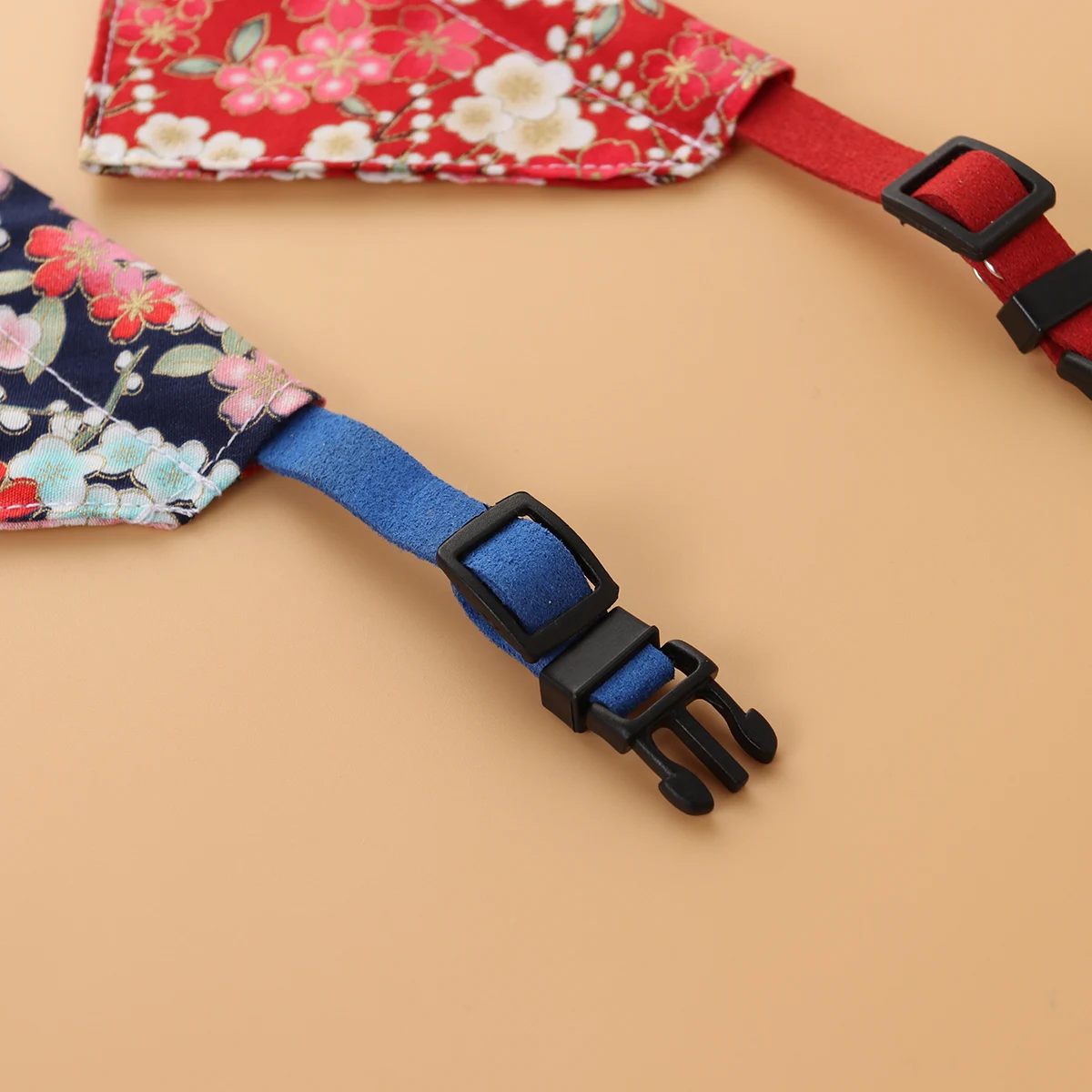 

2pcs Pet Triangle Flower Pattern Collar New Adjustable Pet Product Dog Collar Scarf Bibs Pet Accessories - Size XS