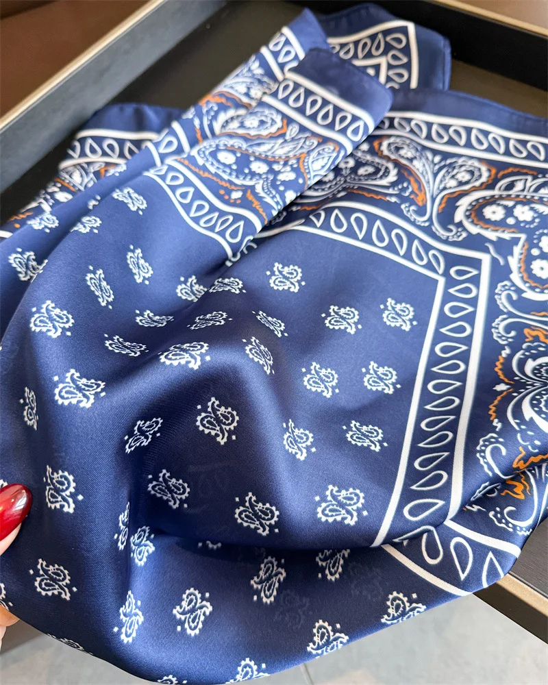 Klassischer blauer Seidenschal für Damen mit Paisley-Print, Satin-Haarband, Handtaschenband, Foulard, Hijab, Halstuch, Stirnband – Detail 4