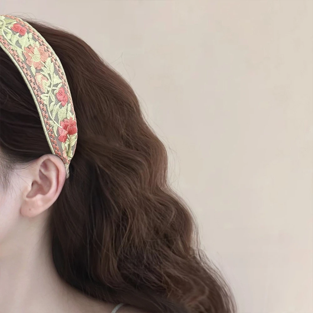 

Delicate Summer Floral Niche Design Headband Versatile Embroidered Headband for Women Fashionable and Exquisite Hair Clip