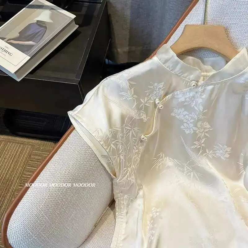 中国風の女性半袖プリントスタンドアップカラーシャツ気質エレガントなベージュシャツレトロ夏ライトソフトトップ