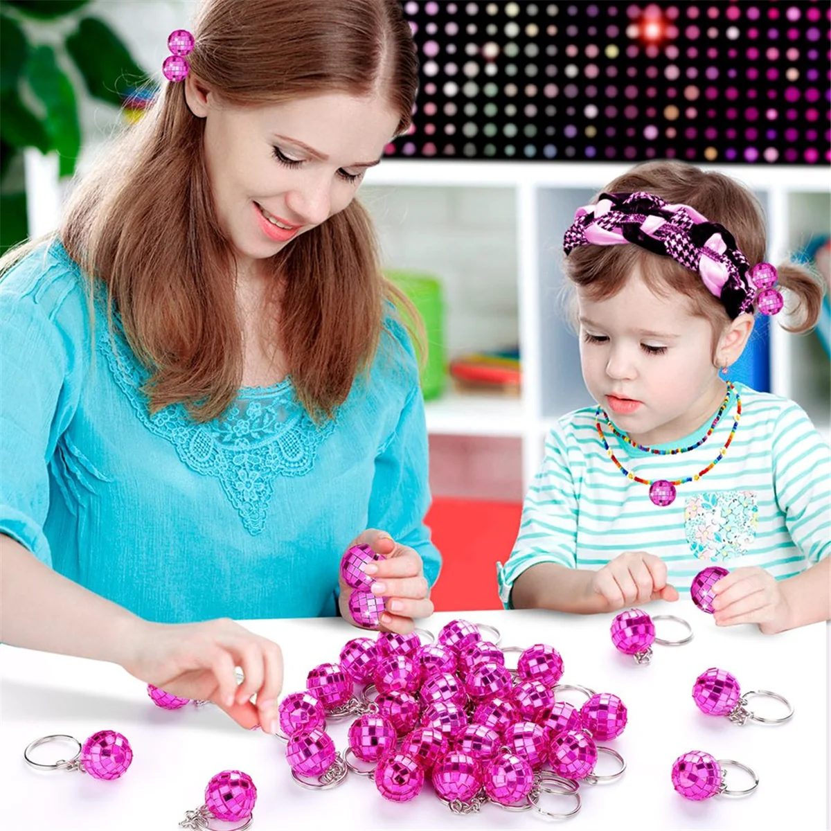 2025+ 25個 ディスコボールキーホルダー、ローズレッドディスコキーホルダーまとめ買い、ミニディスコボールキーホルダーパーティーグッズ、パーティーデコレーション用