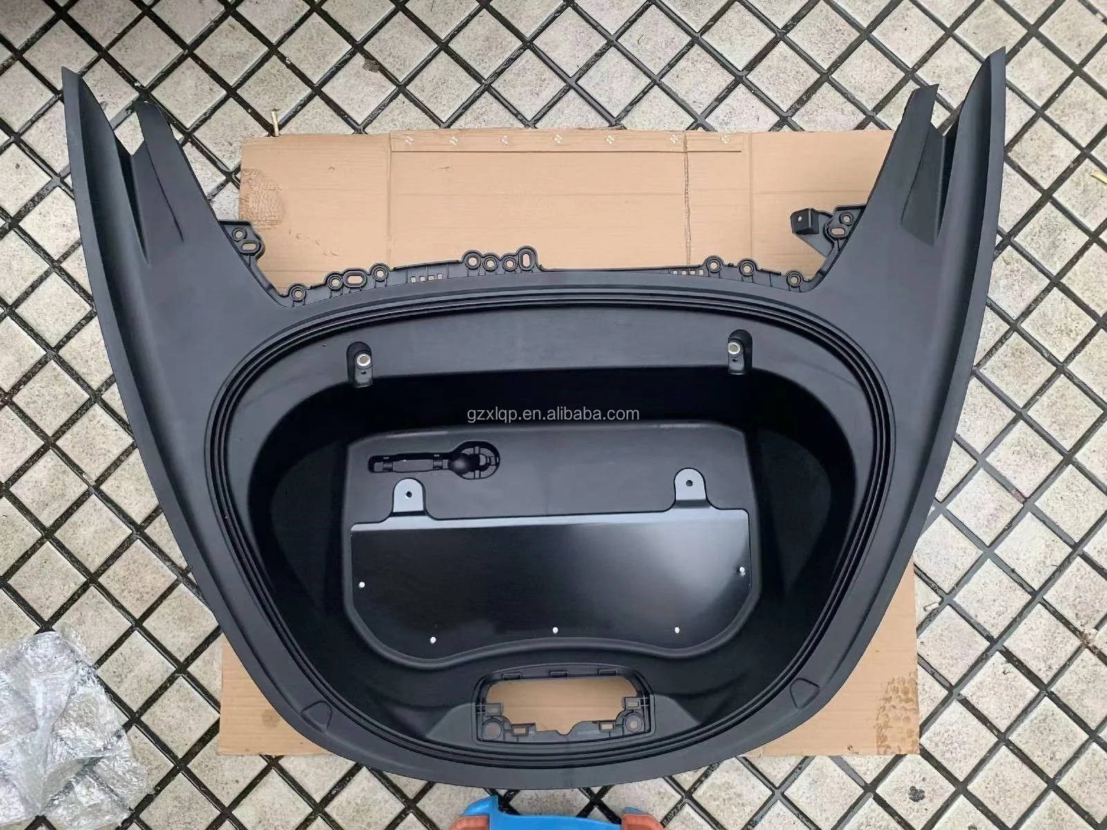 China wholesale  supplier  Auto Parts Front Trunk for Tesla Model 3  OE 1081674-99-H  tesla  