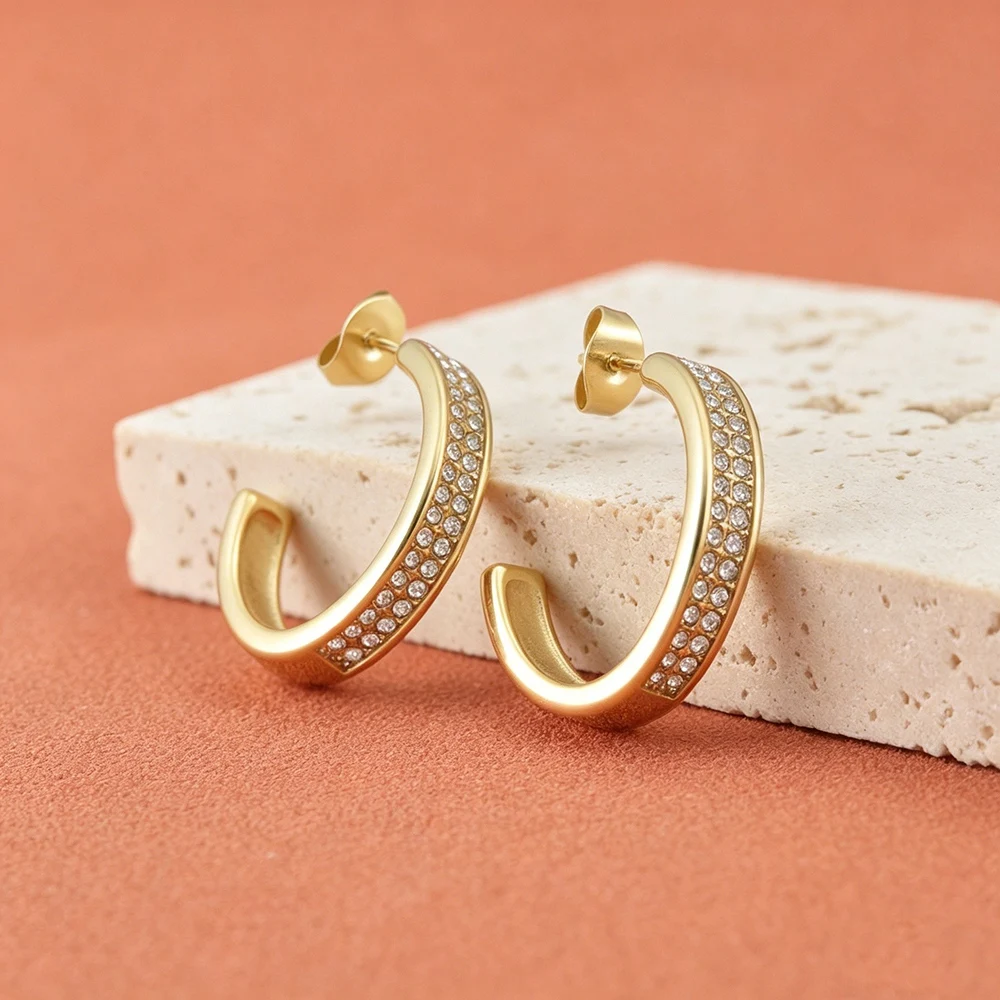 Lokaer zarte glänzende Zirkon-Kreolen für Damen, goldfarbene Edelstahl-Ohrringe, luxuriöser Hochzeitsschmuck E26083