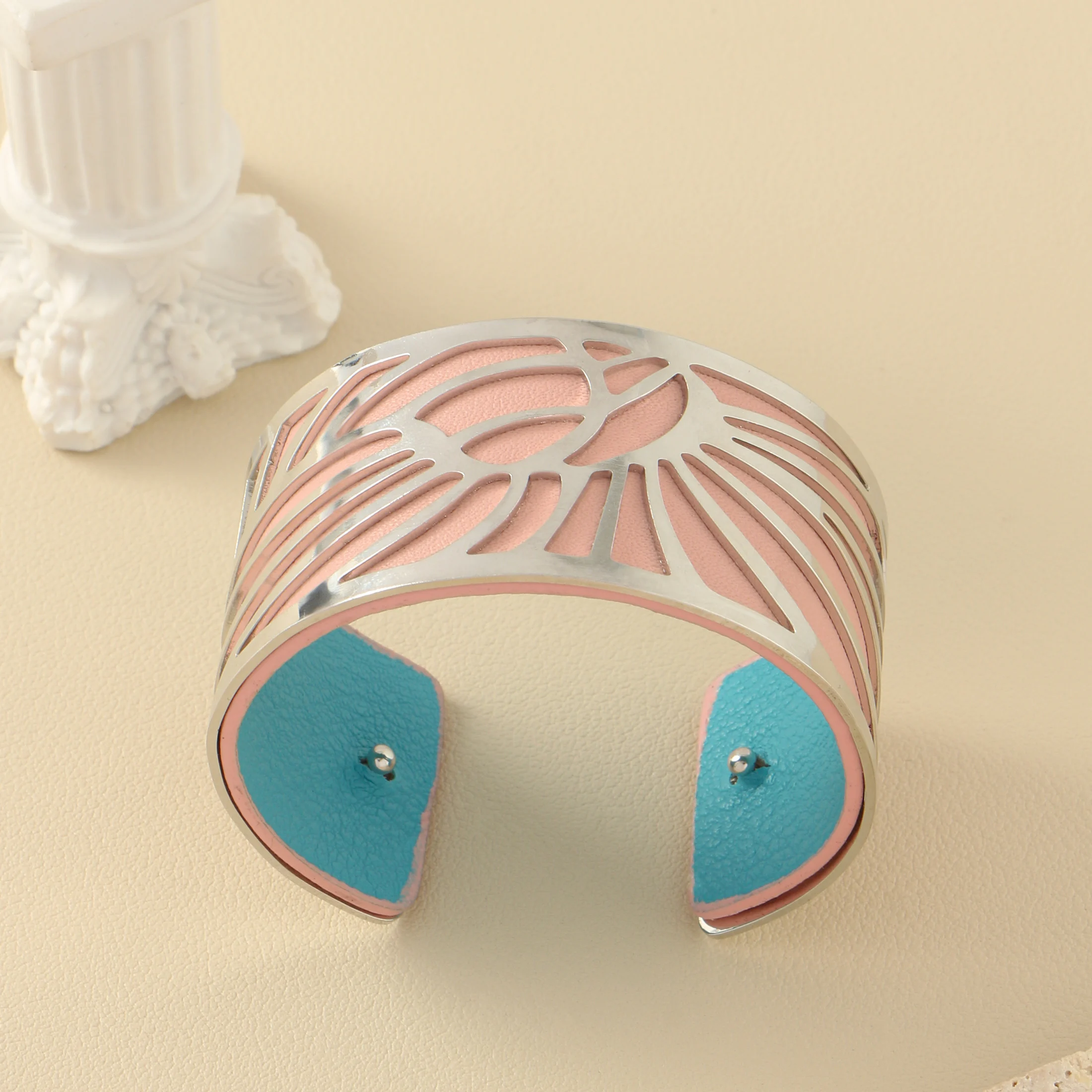 1 set of C-shaped stainless steel gold-plated silver hypoallergenic fashionable open metal hollow decoration women\'s bracelet