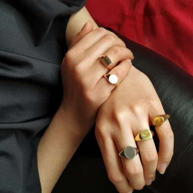 Signet ring fashion store