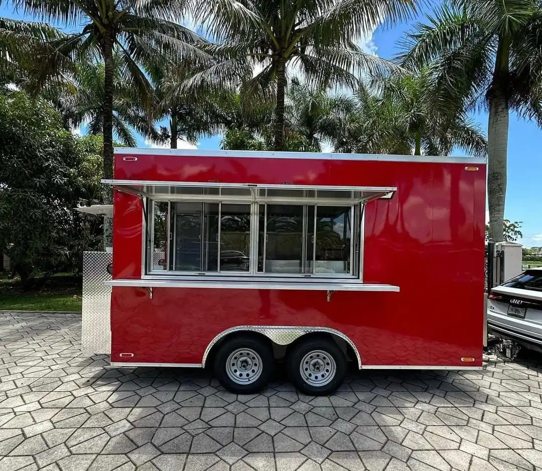 

Профессиональный фудтрак для гироса и шаурмы с вертикальными грилями, готовый к работе