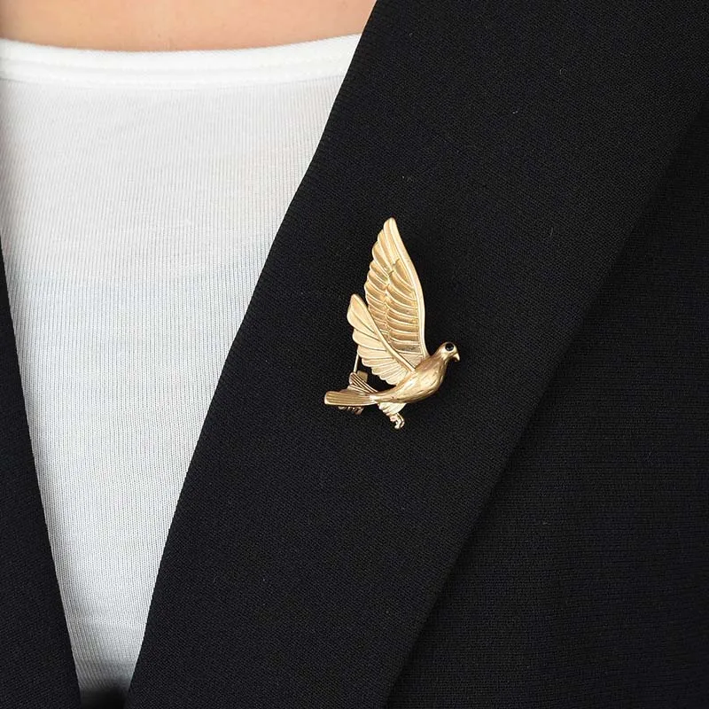 Metal Brooches Peace Dove Pins For Women Fashion Girls Corsage Christmas Brooch Gifts Simple Banquet Dress Accessories Jewelry