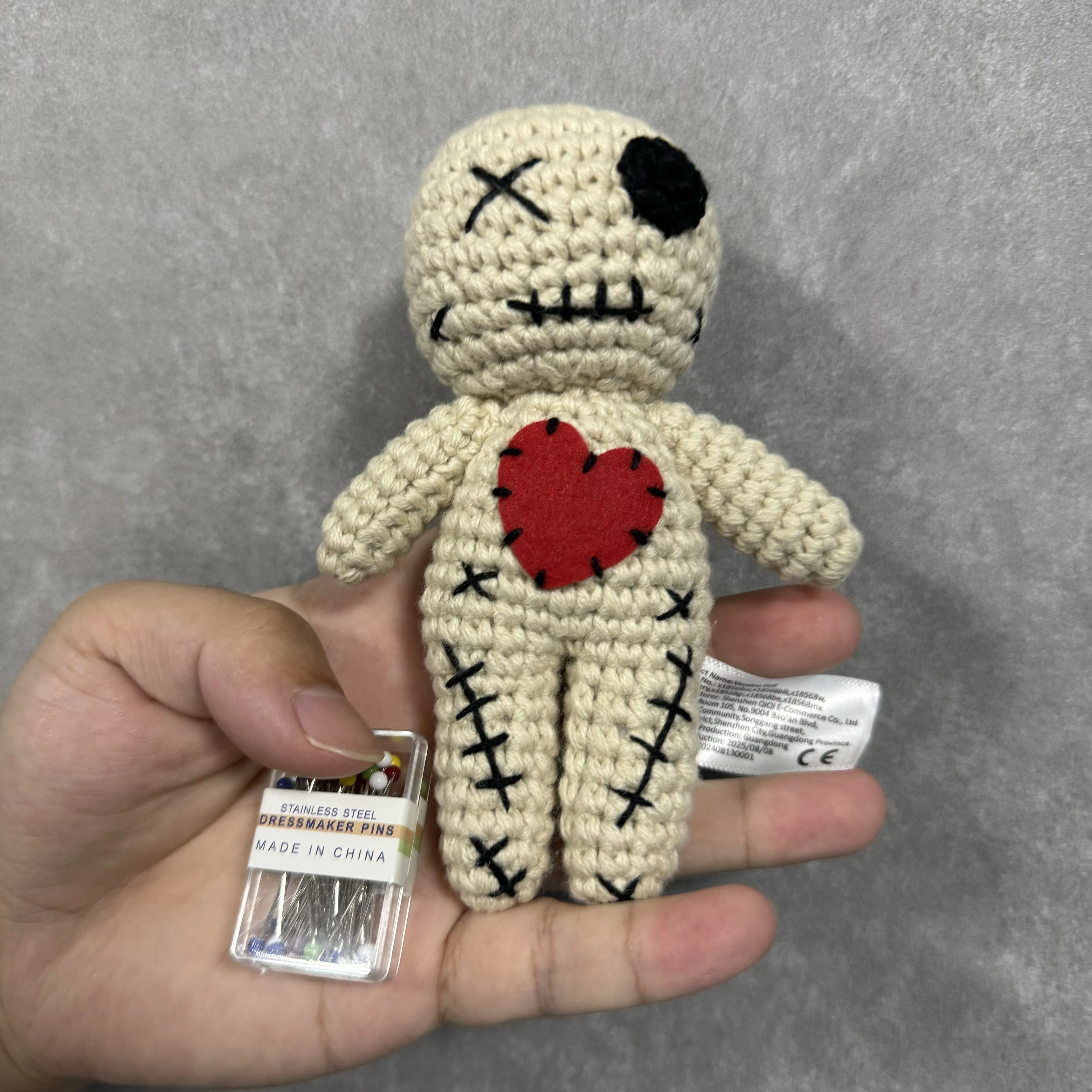 1-10 Stück Handgefertigte Gestrickte Voodoo-Puppe mit Bunten Pins Gruselige Halloween-Dekoration & Neuartiges Gruseliges Geschenk für Erwachsene Party-Requisite – Detail 5