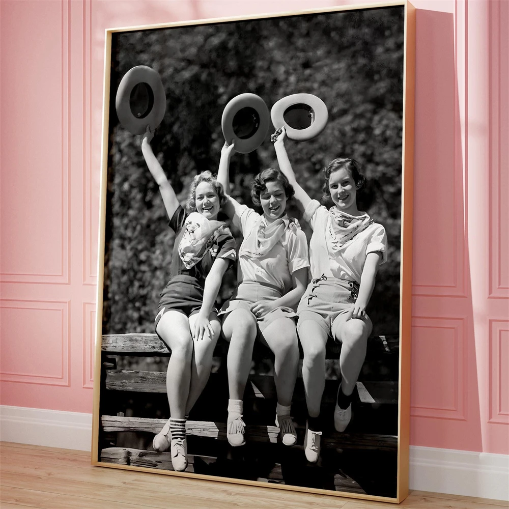Vintage Women Roller Skating Print Old Black And White Photograph Print Poster Women On The Beach Vintage Art Canvas Painting