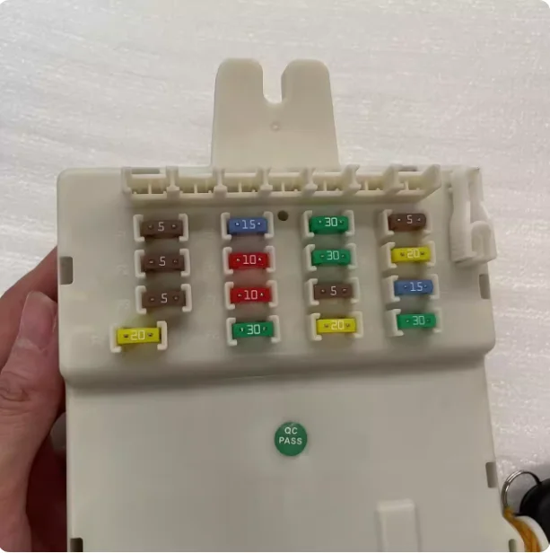 Central Controller 7672006 Central Control Box Body Control Module Central Control Box for Dongfeng Aeolus S30 H30 CROSS 7672006