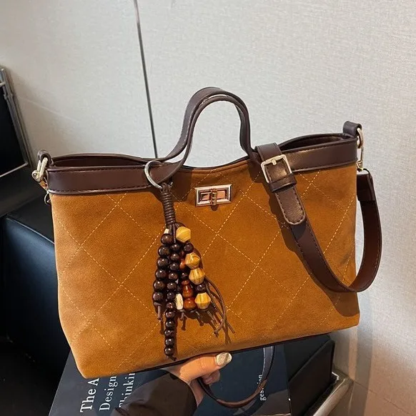 

One Shoulder Messenger Bag Women's 2025 New Retro Small Fragrant Wind Diamond Matte Underarm Bag Versatile Commuter Bag