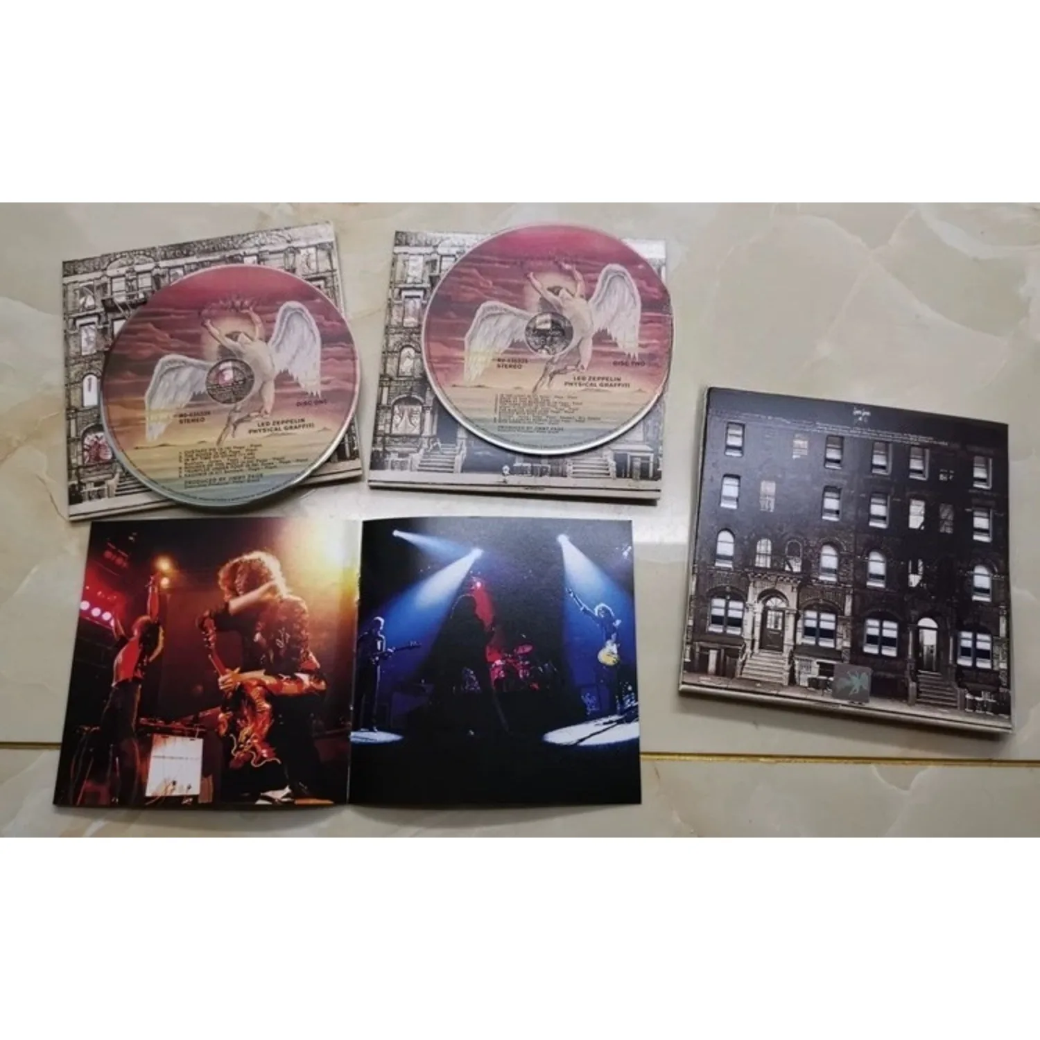 CD de Música Rock Clássica Ocidental, Capa com Fotografia de Fachada de Edifício Vintage, Edição de 40º Aniversário, Música Rock em Alta Resolução
