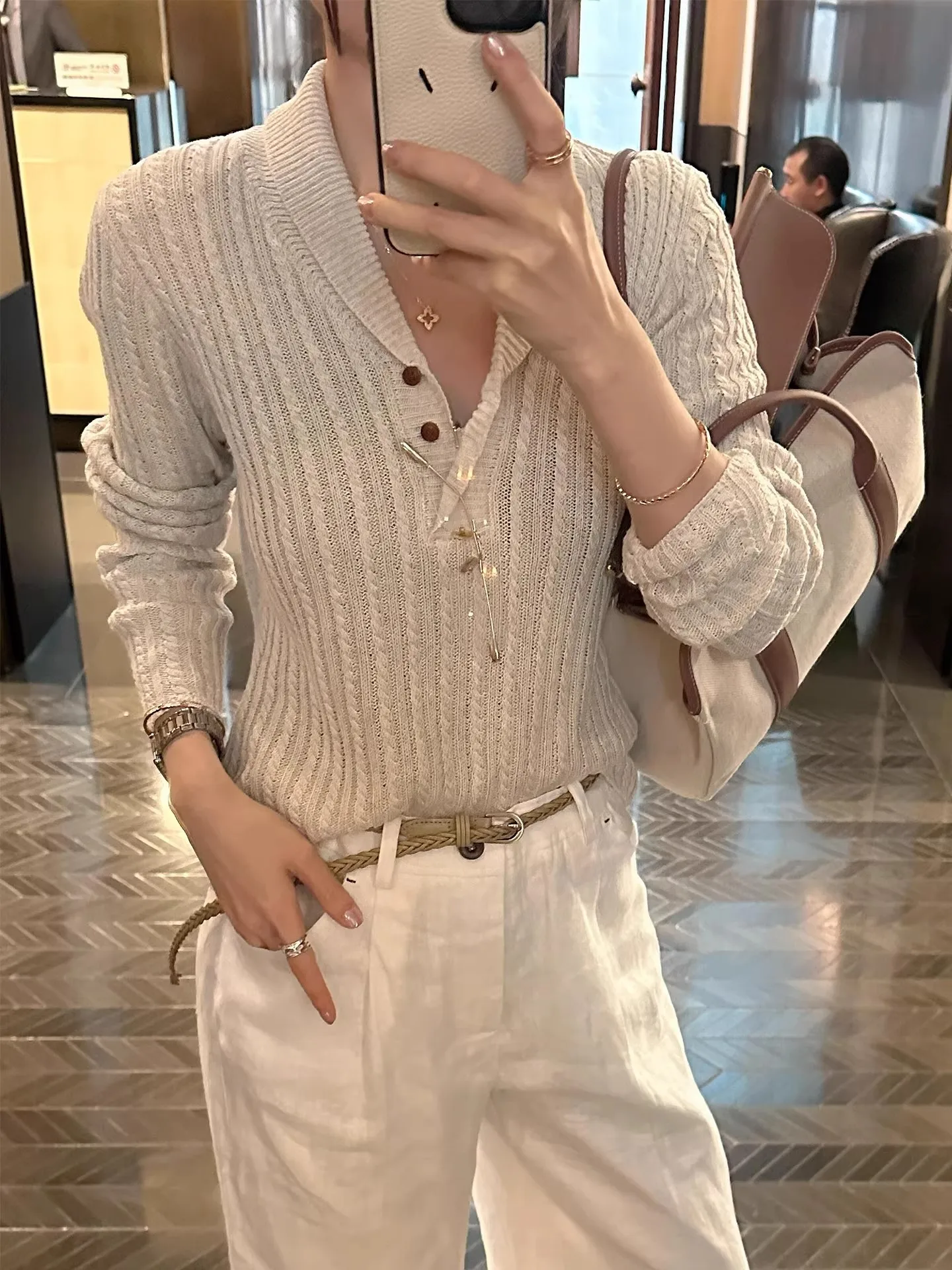 

Элегантная светло-персиковая трикотажная базовая рубашка с V-образным вырезом и длинными рукавами, женская облегающая внутренняя одежда, высококачественная, на весну-осень