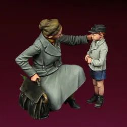 1/35 scale resin body model assembly kit A Woman and a Boy Europe Historical Hobby Miniature Unassembled and Unpainted 818-1