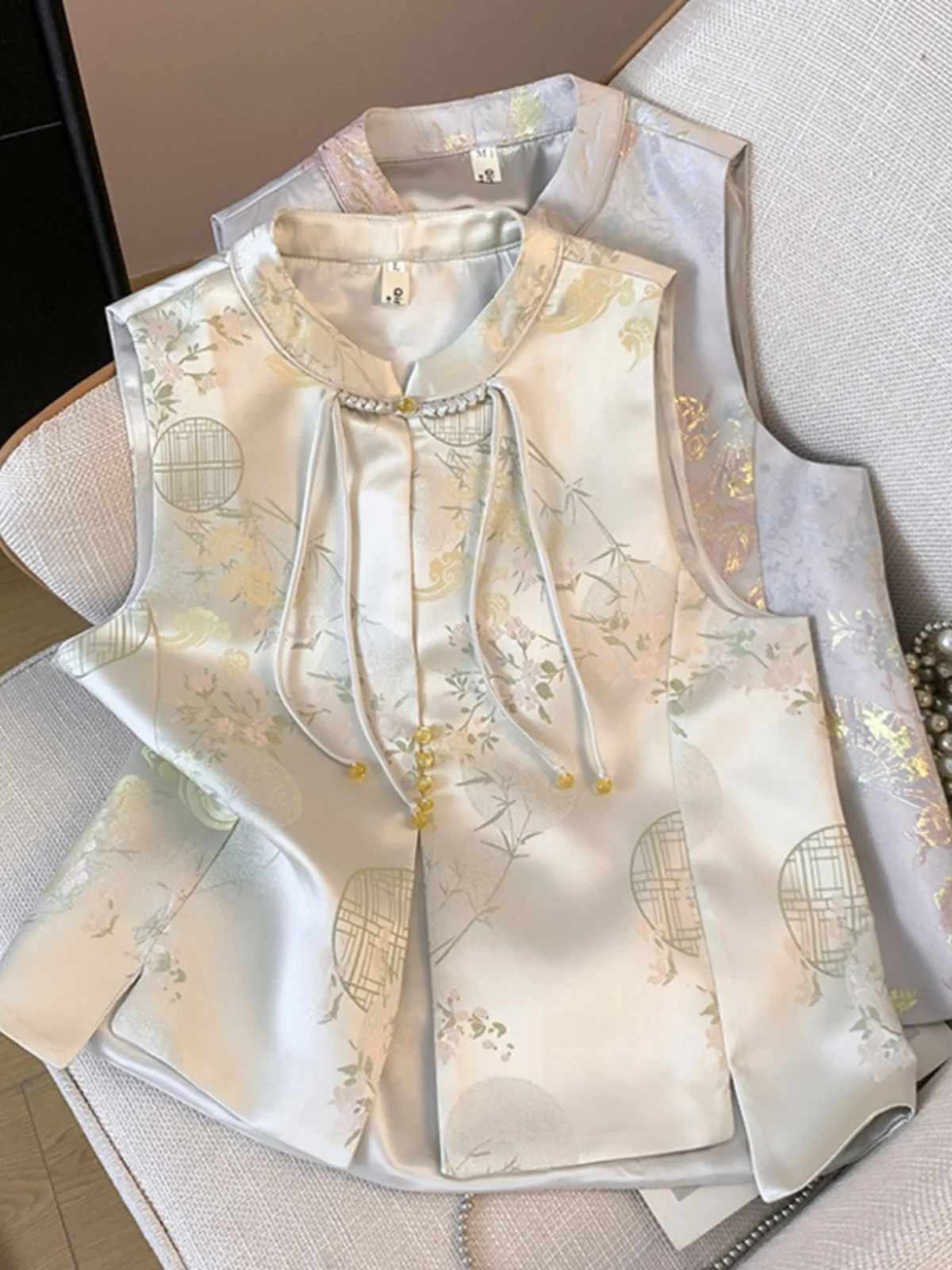 

Новый китайский атласный жилет, женский осенний элитный жилет в стиле ретро с кисточками и подкладкой на пуговицах, топ обычной длины, одна пуговица