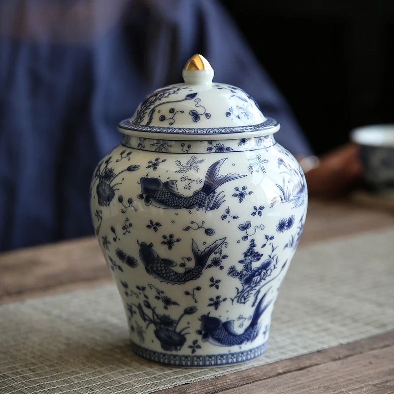 Chinese Vintage Blue and White Porcelain General Jar Ceramic Ginger Jar Airtight Storage Tank Porcelain Crafts Decoration