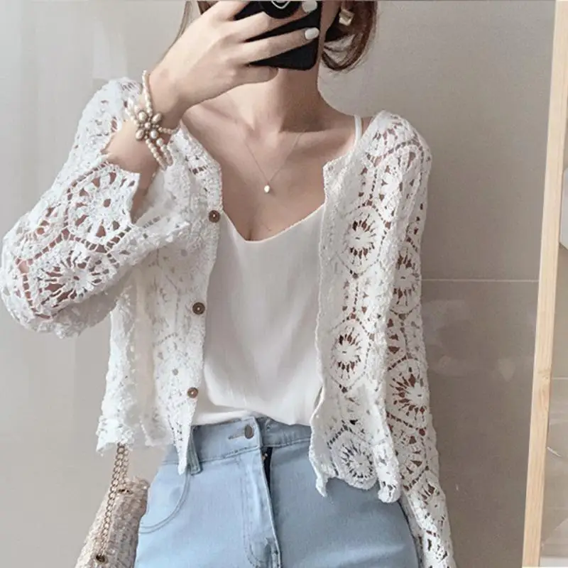 A niche sweet and stylish loose fitting, slimming versatile knitted top with lace hook flower hollow small cardigan for women