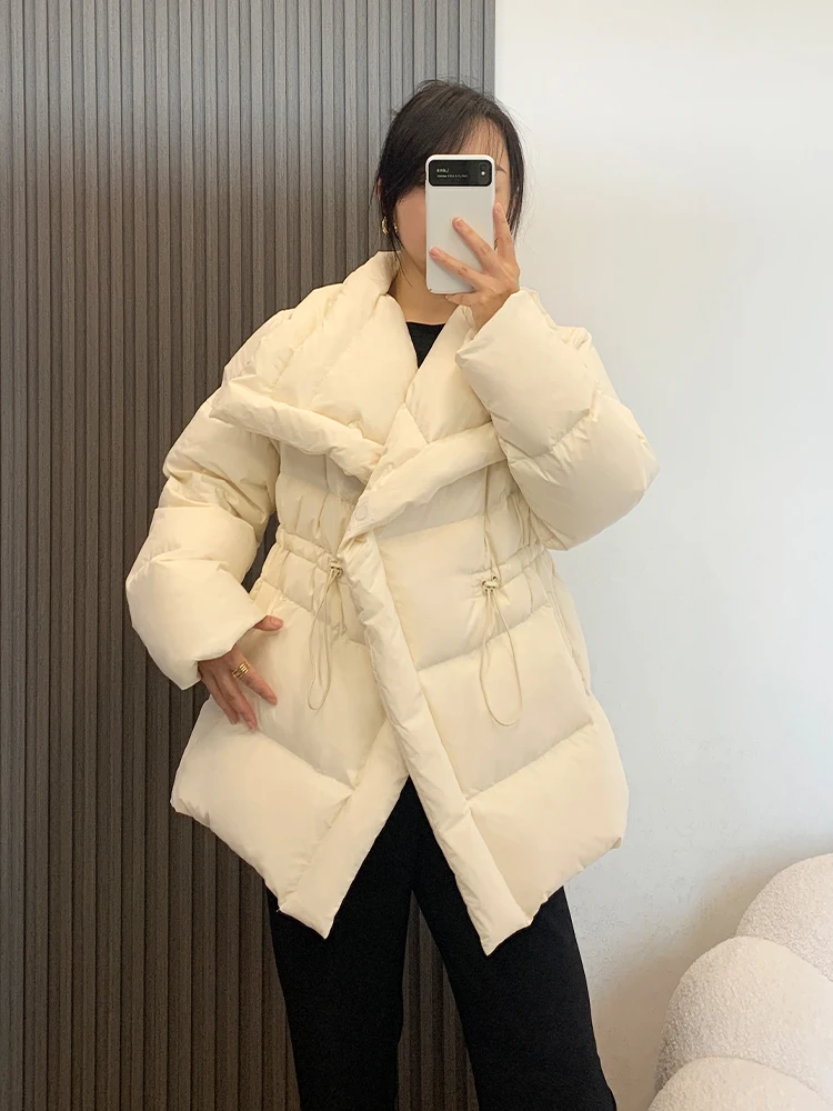 Casacos de pato branco com colarinho de lapela grande, parka elegante, jaqueta de cordão solto, moda senhora do escritório, novo inverno, 2023