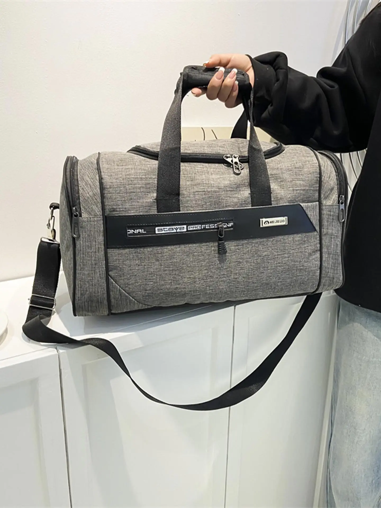 

Large Capacity Commuter Tote Bag Short Trip Travel Bag for Men And Women Sports Fitness Bag Fashionable Trendy Backpack Style