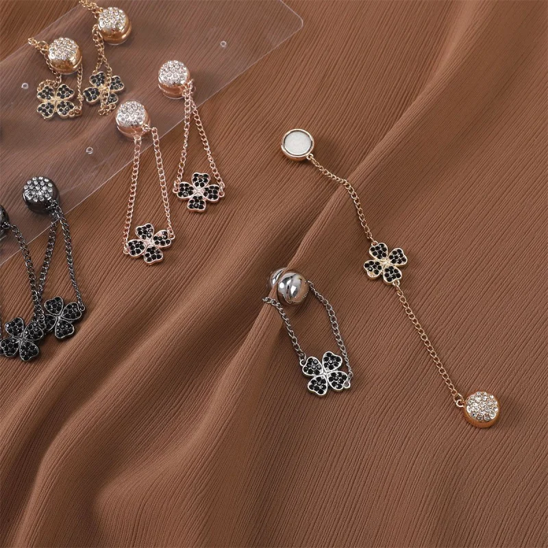 

Round Alloy Single Side Rhinestone-Encrusted Chain Pendant Clover Strong Magnetic Buckle Neck Clip Anti-Exposure Scarf Buckle St