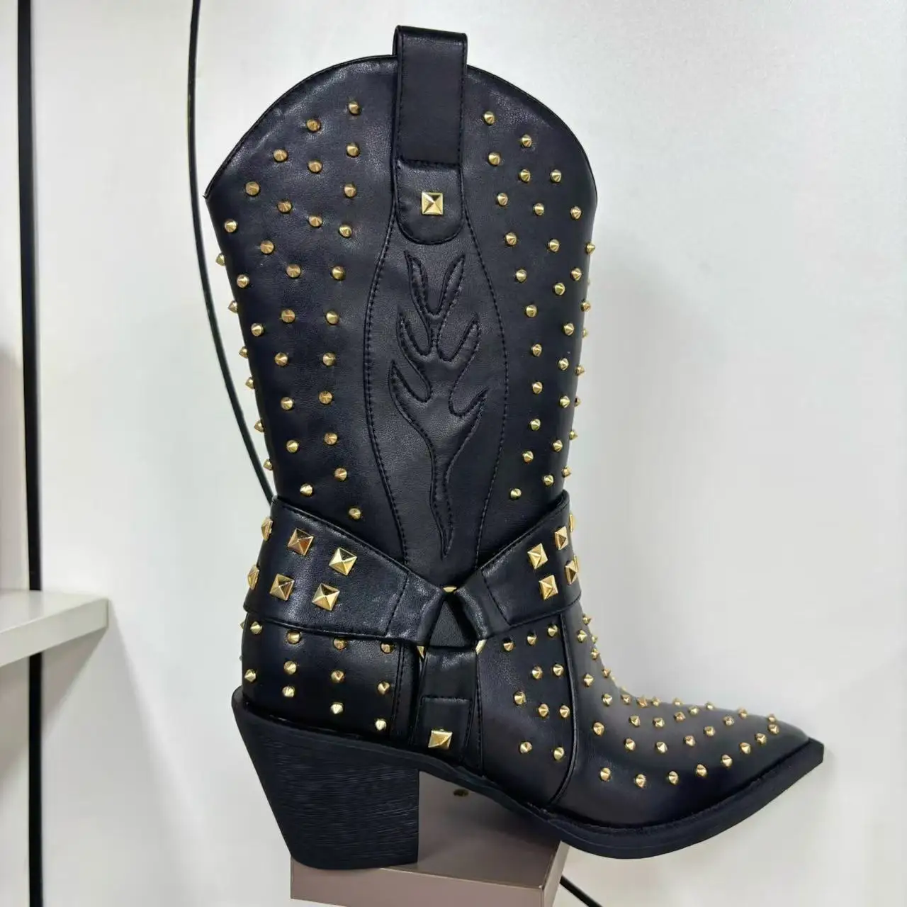 

Flame Pattern Black Leather Western Boot Female Pointed Toe Chunky Heel Gold Rivets Studded Mid-Calf Boots For Women Fashion New