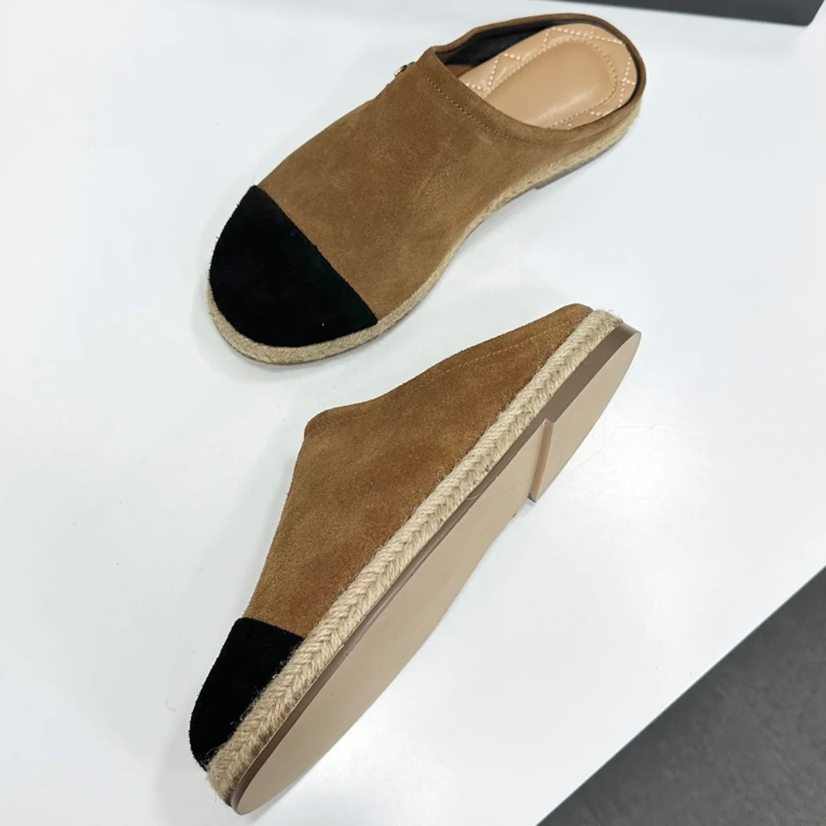 Sandalias Planas de Ante Bicolor con Punta Reforzada y Detalle de Yute para Mujer 2026, Zapatos Casuales sin Cordones para Uso Diario y Salidas Urbanas YYT26041986