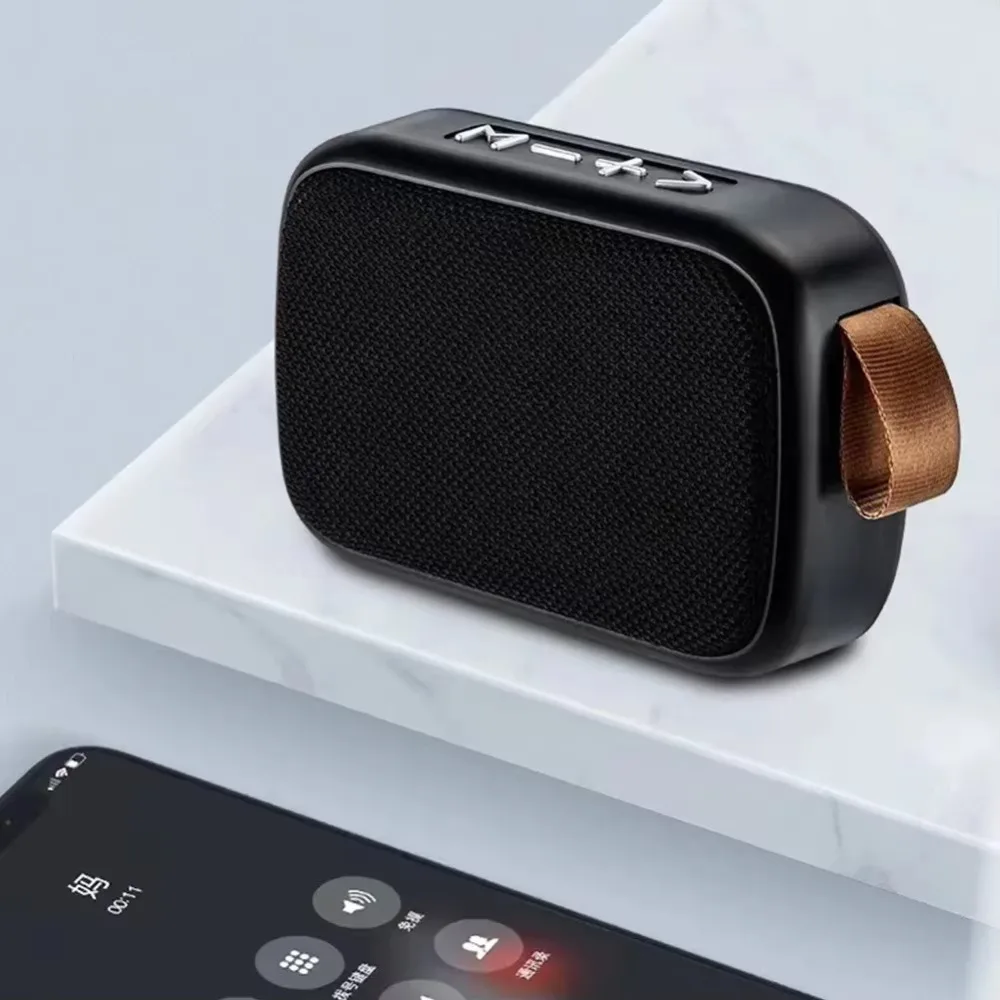 مكبر صوت لاسلكي محمول عالي الجودة بطاقة TF إدراج البلاستيك راديو FM باس SuBwoofer في الهواء الطلق