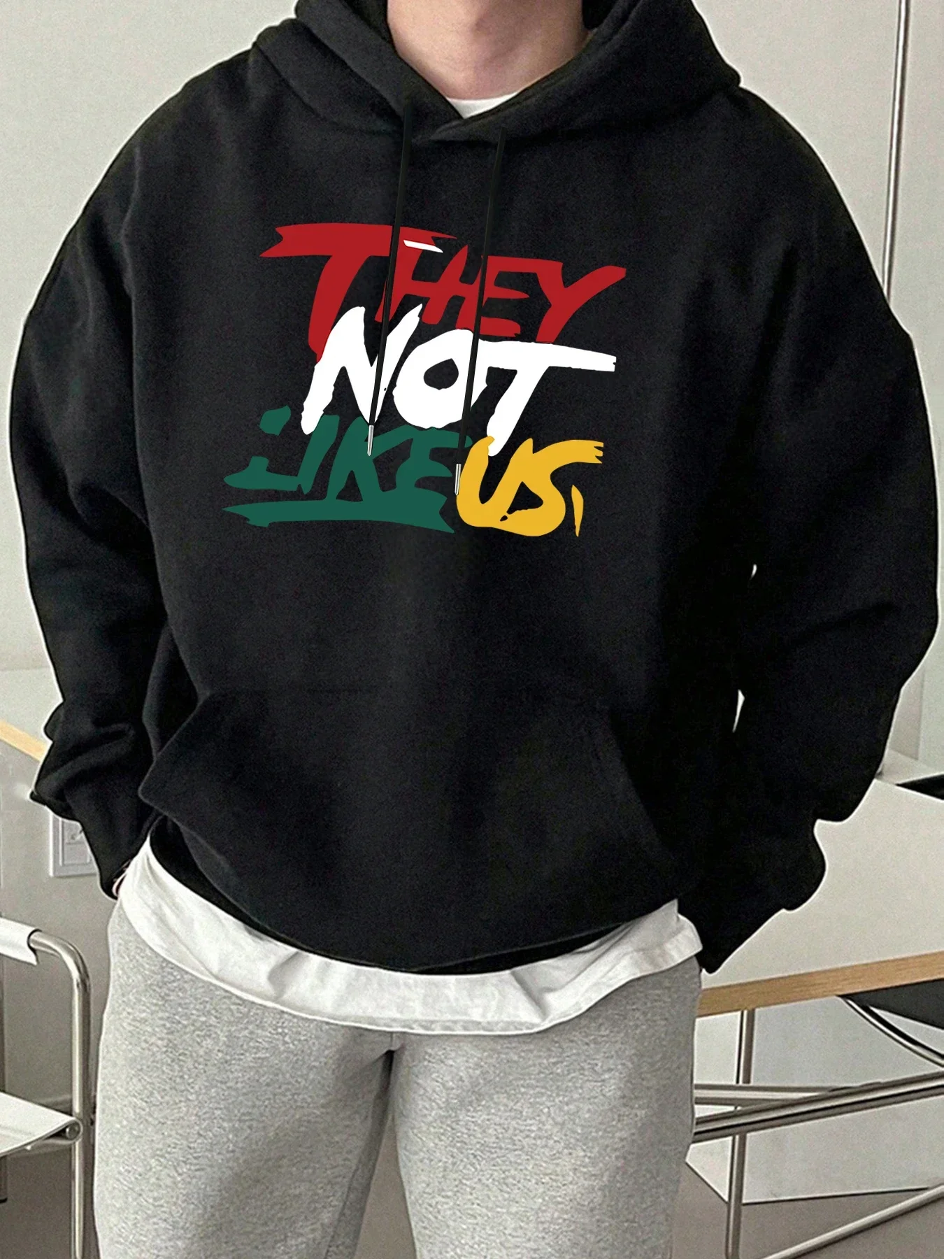 هوديي رجالي كاجوال عصري مطبوع عليه كلمات إبداعية "Ele Don't Like Us" ملابس خروج مريحة وعالية الجودة