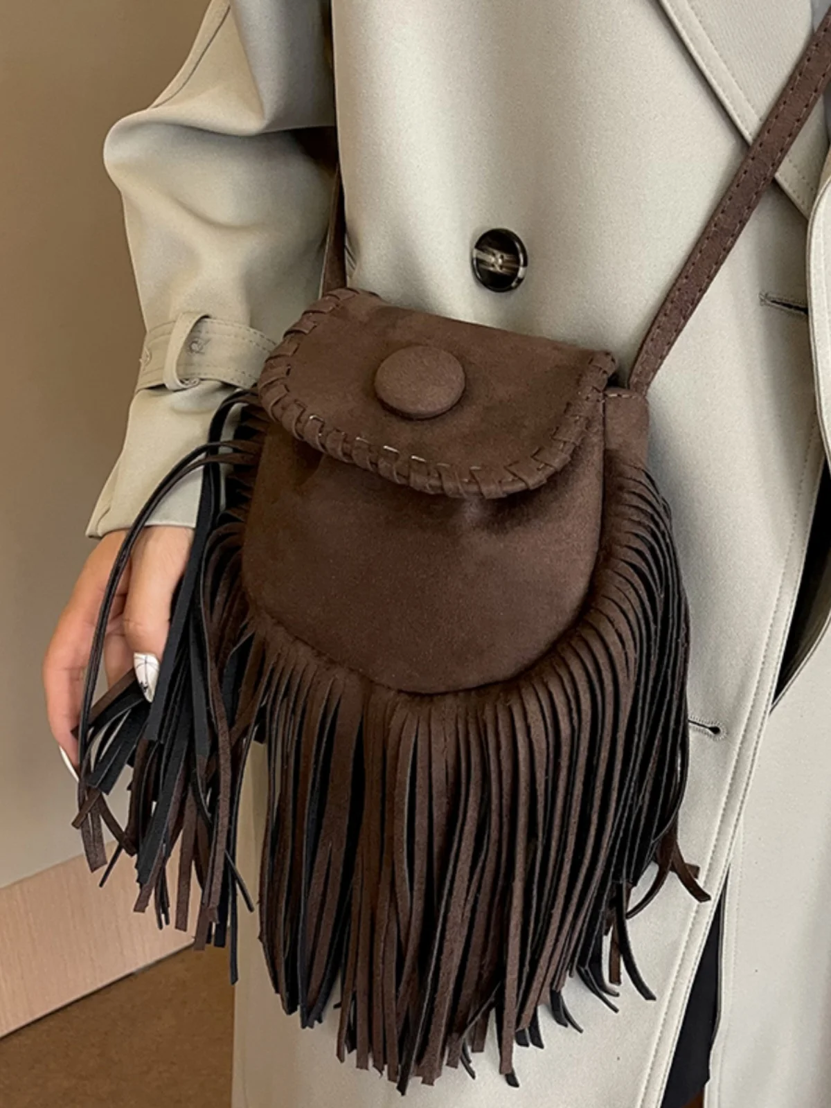 

Autumn/winter Niche Design Suede Bag 2023 New Women's Bag Popular Crossbody Bag Tassel Saddle Bag