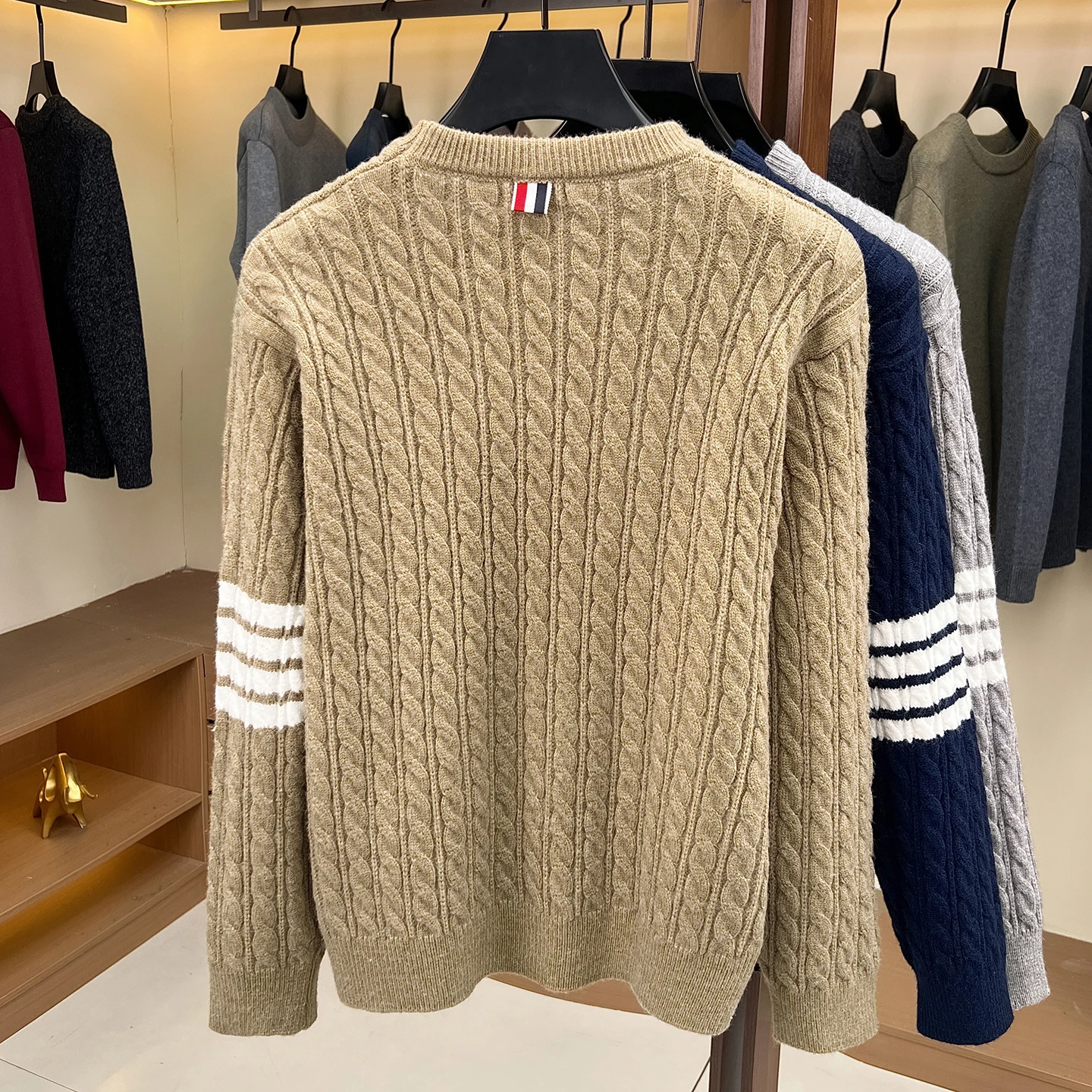 Designer Marken Pullover Männer Winter Neue Trend Streifen Design Boutique Welpen Stickerei Freizeit Komfort Warm Halten Rund Stricken Sweater – Detail 7