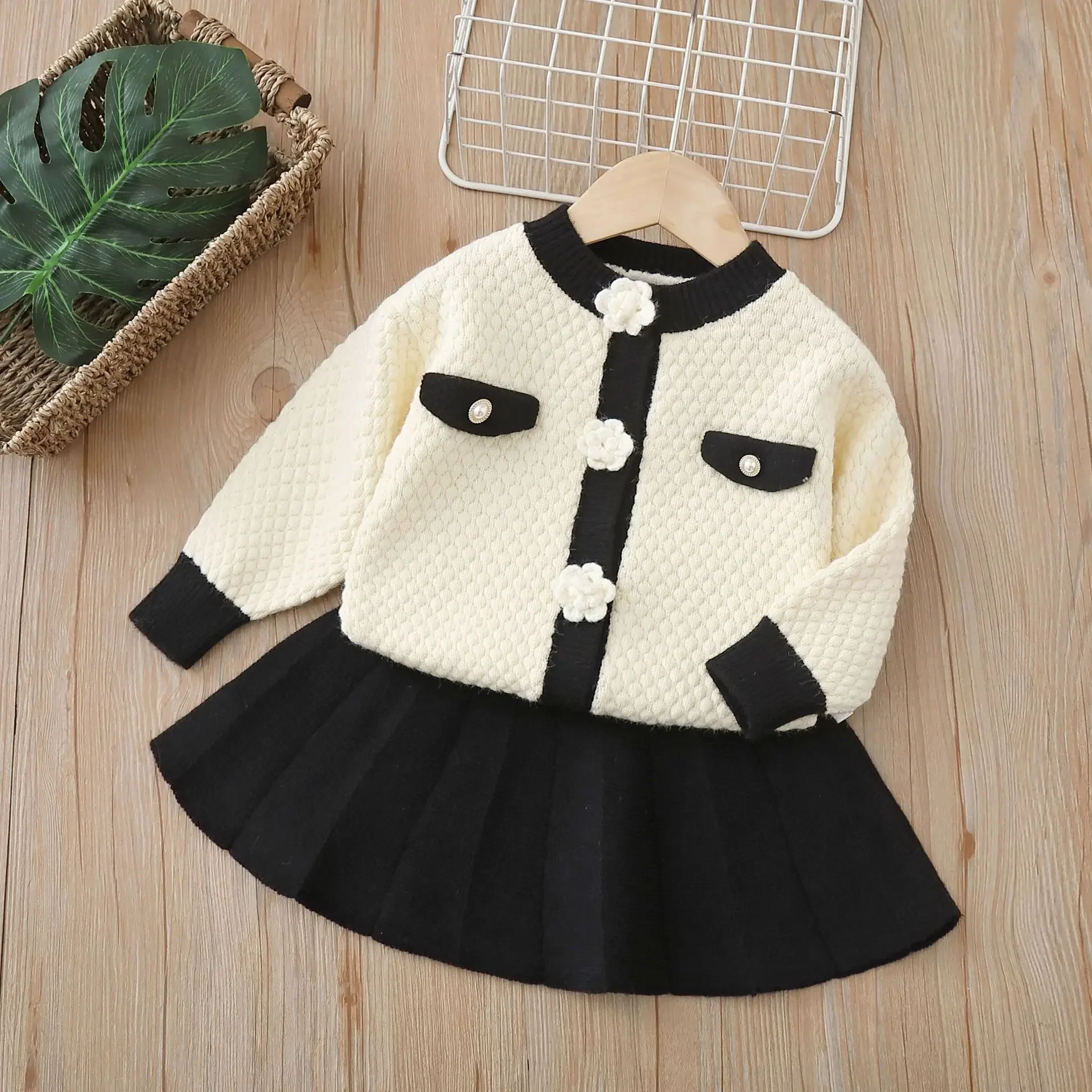 

Зимний комплект для маленьких девочек в корейском стиле — свитер с вышивкой камелии + плиссированная юбка | Бутиковая одежда из двух предметов