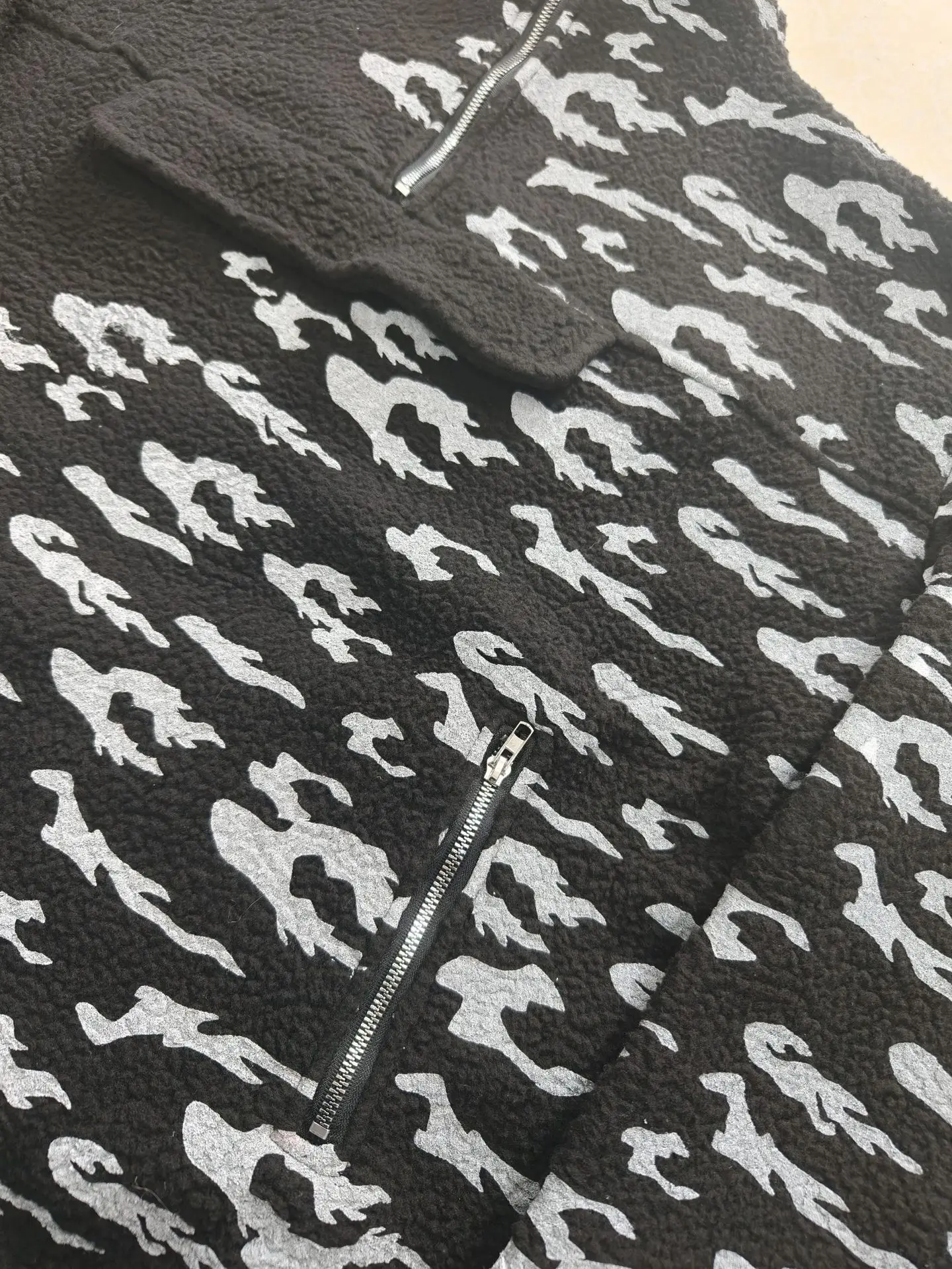 Giacca in pile Sherpa con tasche con cerniera Stampa patchwork Felpa pullover unisex ampia Capispalla casual elegante