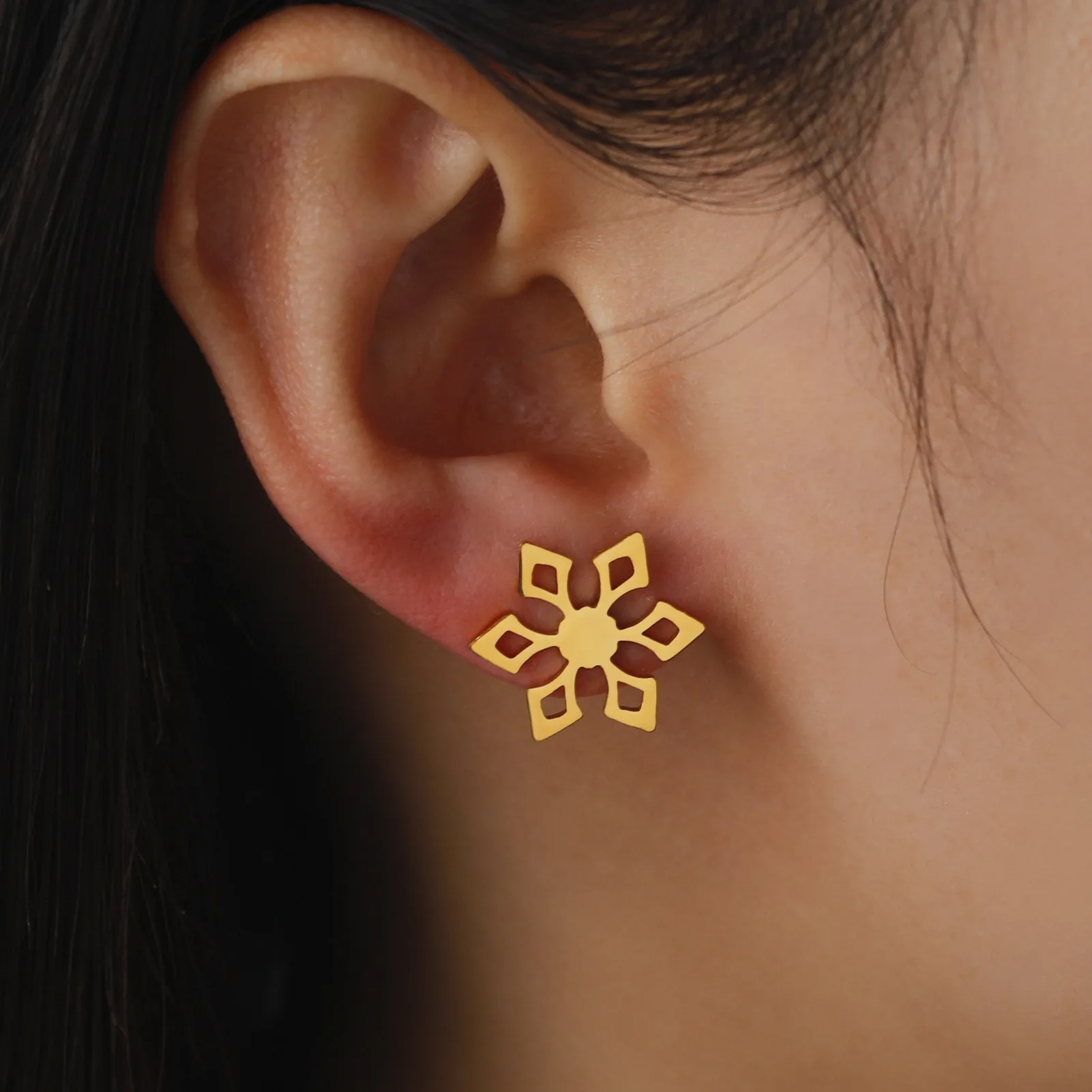 HIPEE Lovely Snowflake Charm Earring For Women Girls Hollow Hexagon Snowflake Ear Stud Jewelry Classic Christmas Love Gift