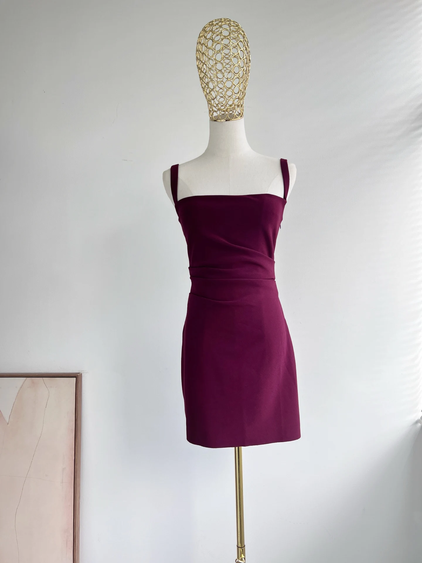 فستان نسائي قصير نحيف جديد لعام 2025 بياقة مربعة بدون أكمام وخصر عالي 4 ألوان رداء صغير غير رسمي