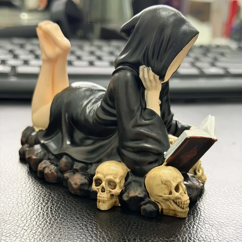 Gothic Black Robe Queen Figure Bookshelf Sculpture Spooky Sitting Statues Desktop Ornaments Gifts Mysterious Halloween Statue