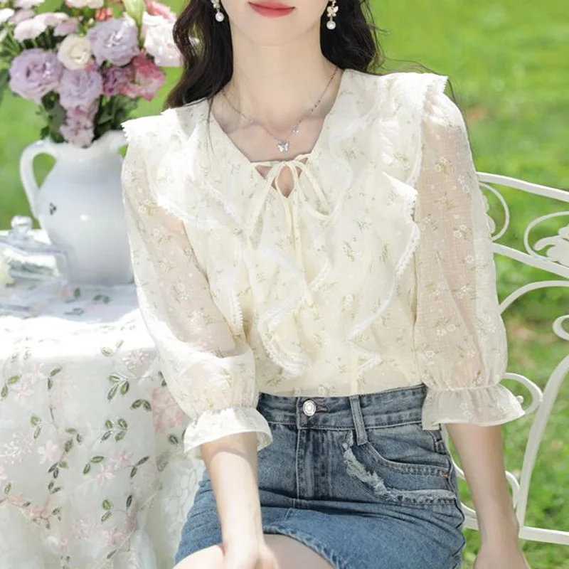 2023 New Summer Fashion French Floral 7/4 Sleeve V-neck Lace Up Ruffle Hem Loose Casual Sweet Age Reducing Women\'s Shirt